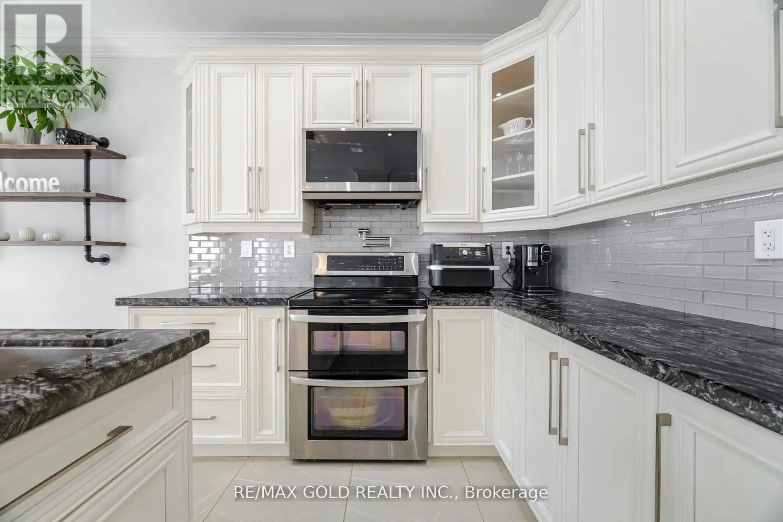 10 CLOVERLAWN STREET