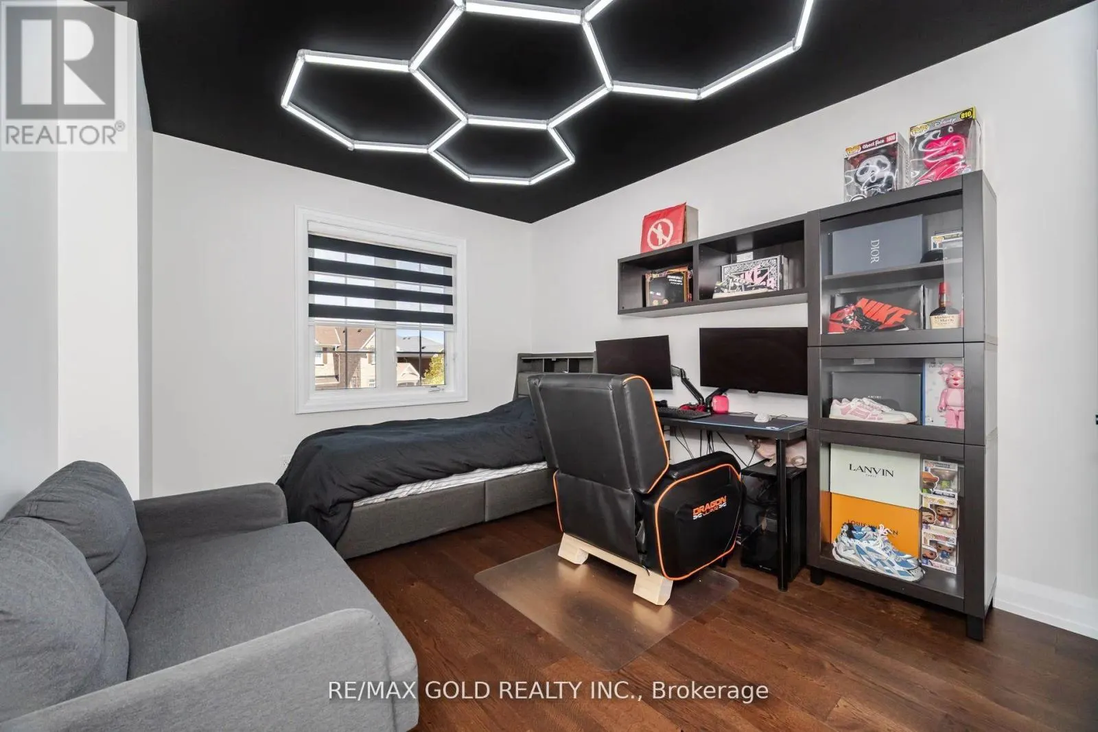 10 CLOVERLAWN STREET