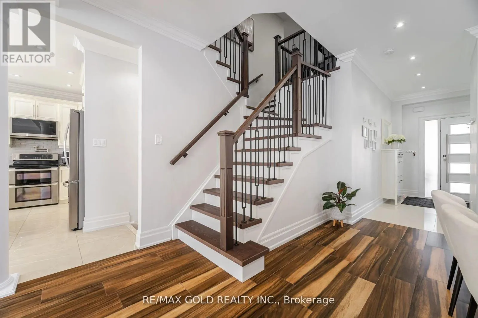 10 CLOVERLAWN STREET