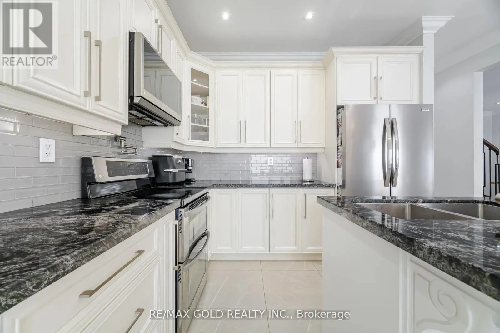 10 CLOVERLAWN STREET