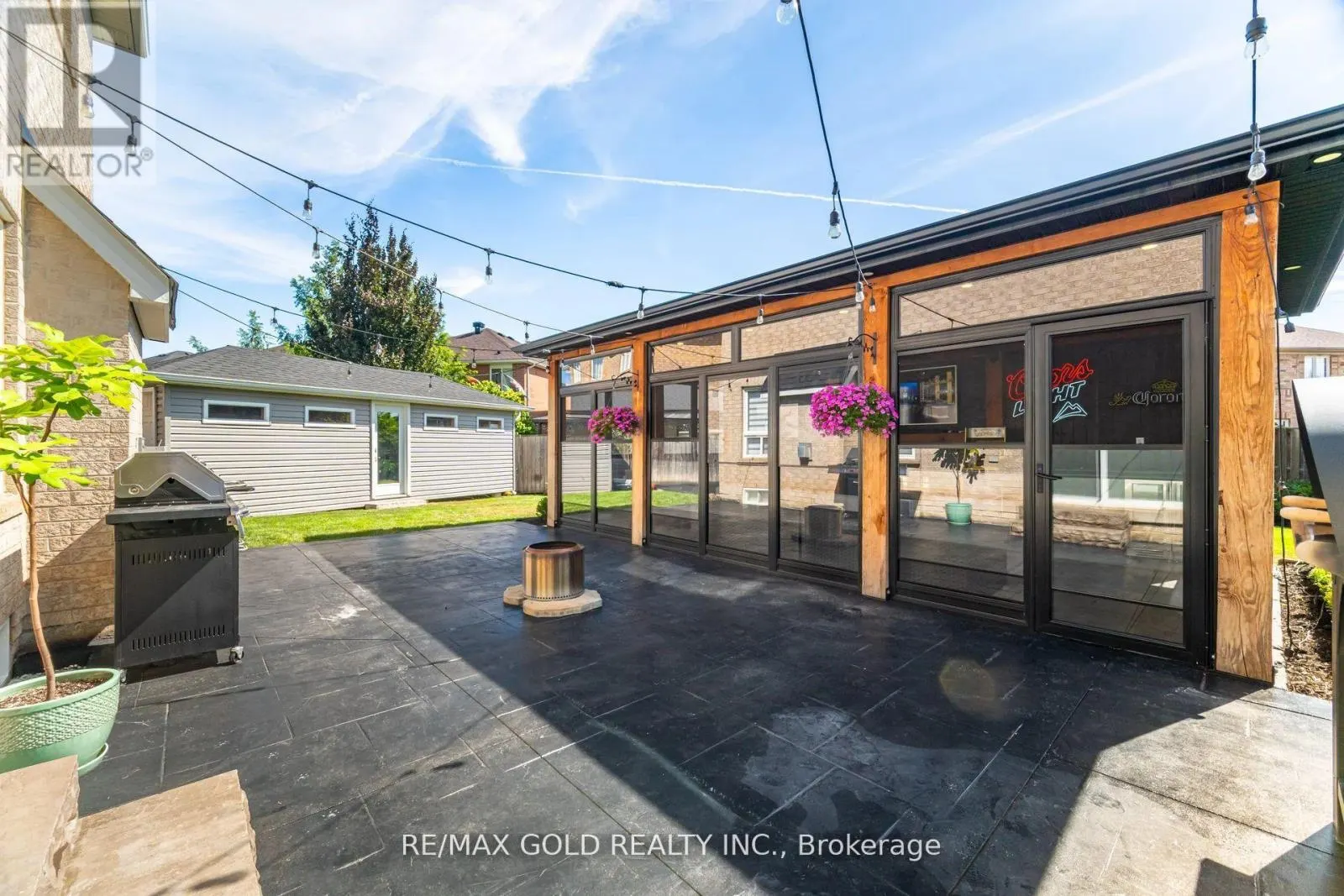 10 CLOVERLAWN STREET