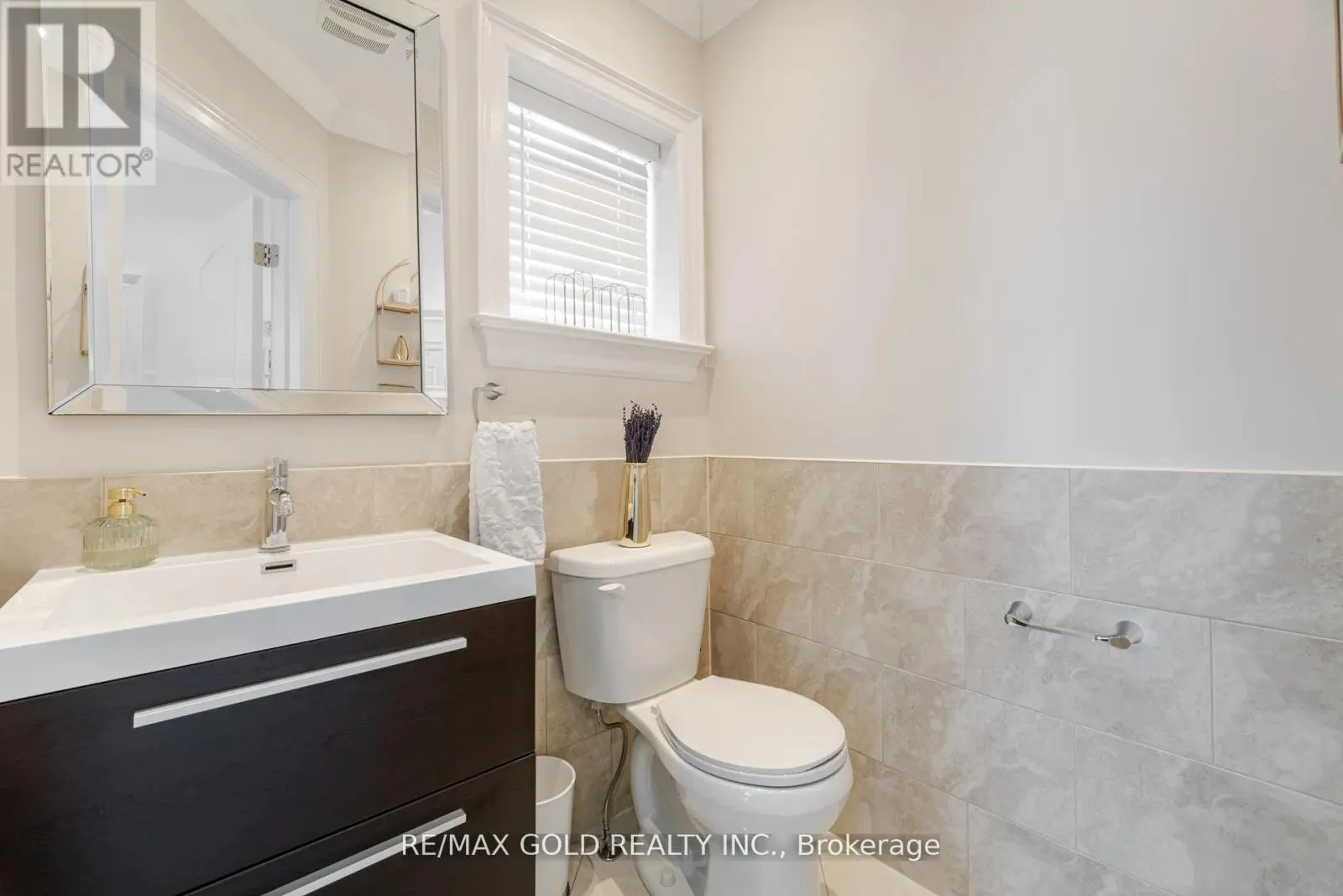 10 CLOVERLAWN STREET