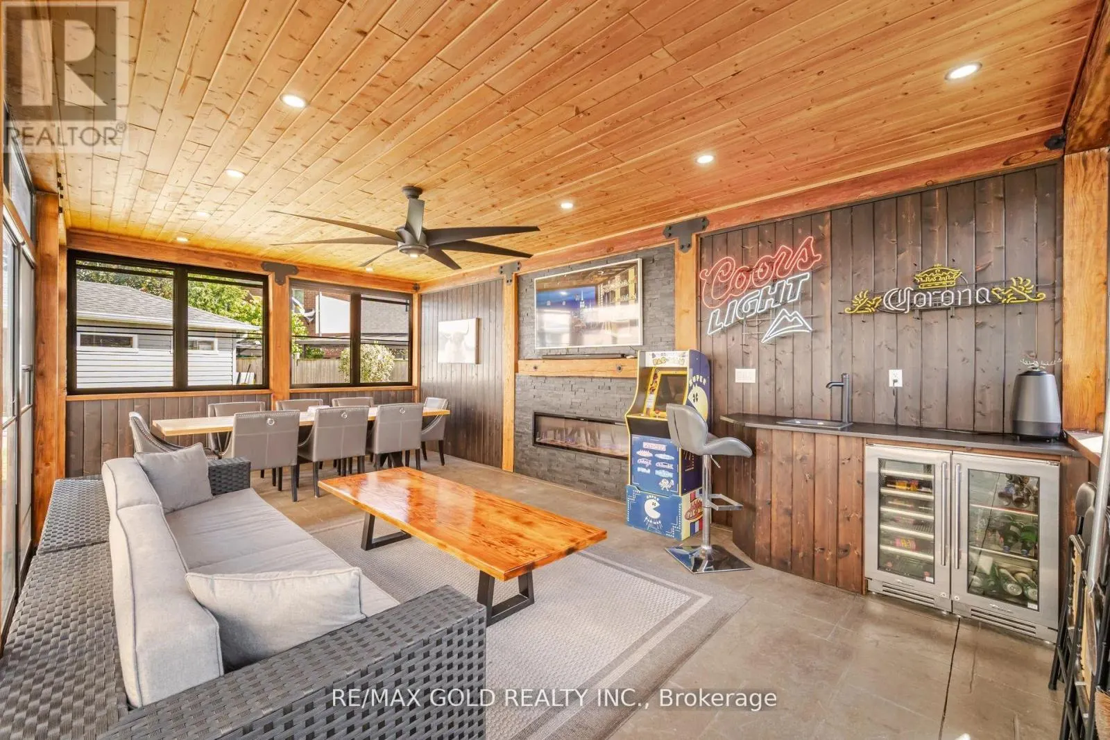 10 CLOVERLAWN STREET