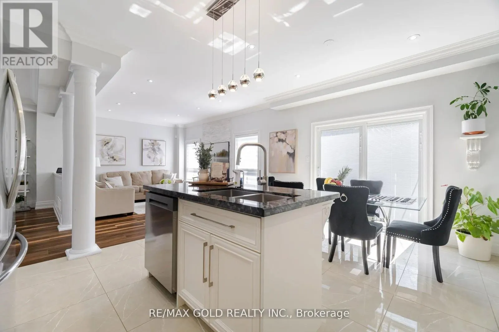 10 CLOVERLAWN STREET