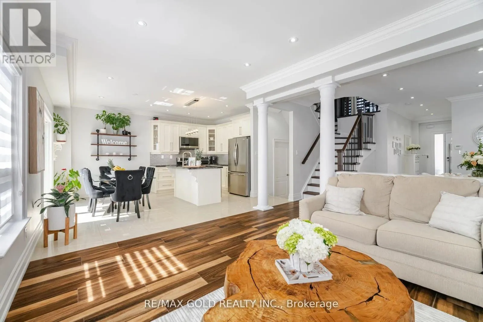 10 CLOVERLAWN STREET