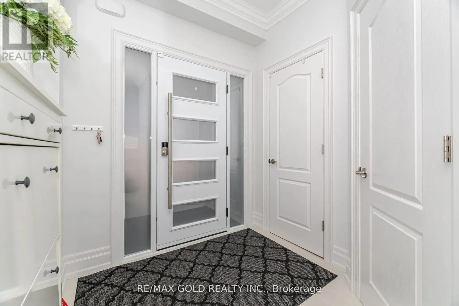 10 CLOVERLAWN STREET