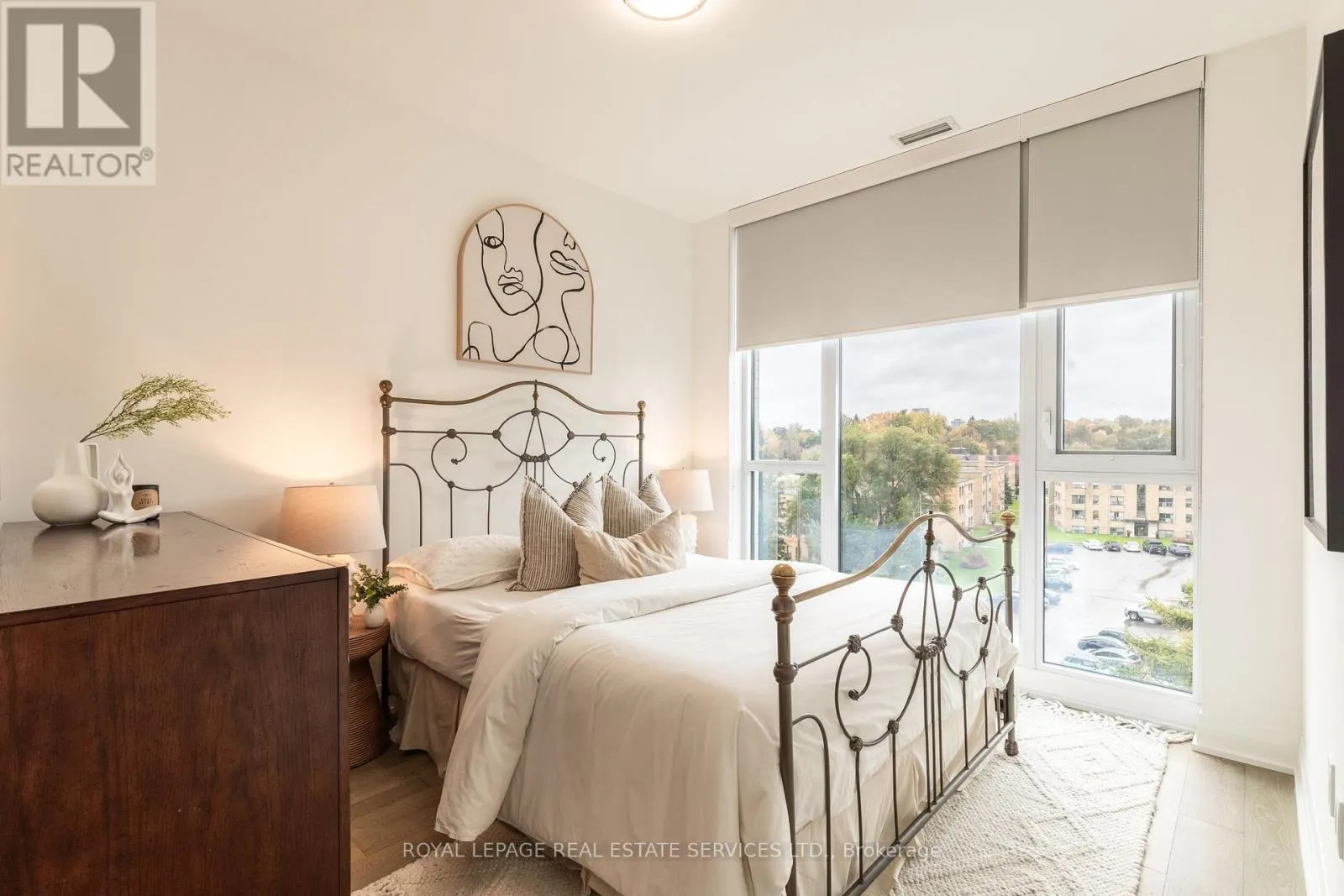 617 - 293 THE KINGSWAY