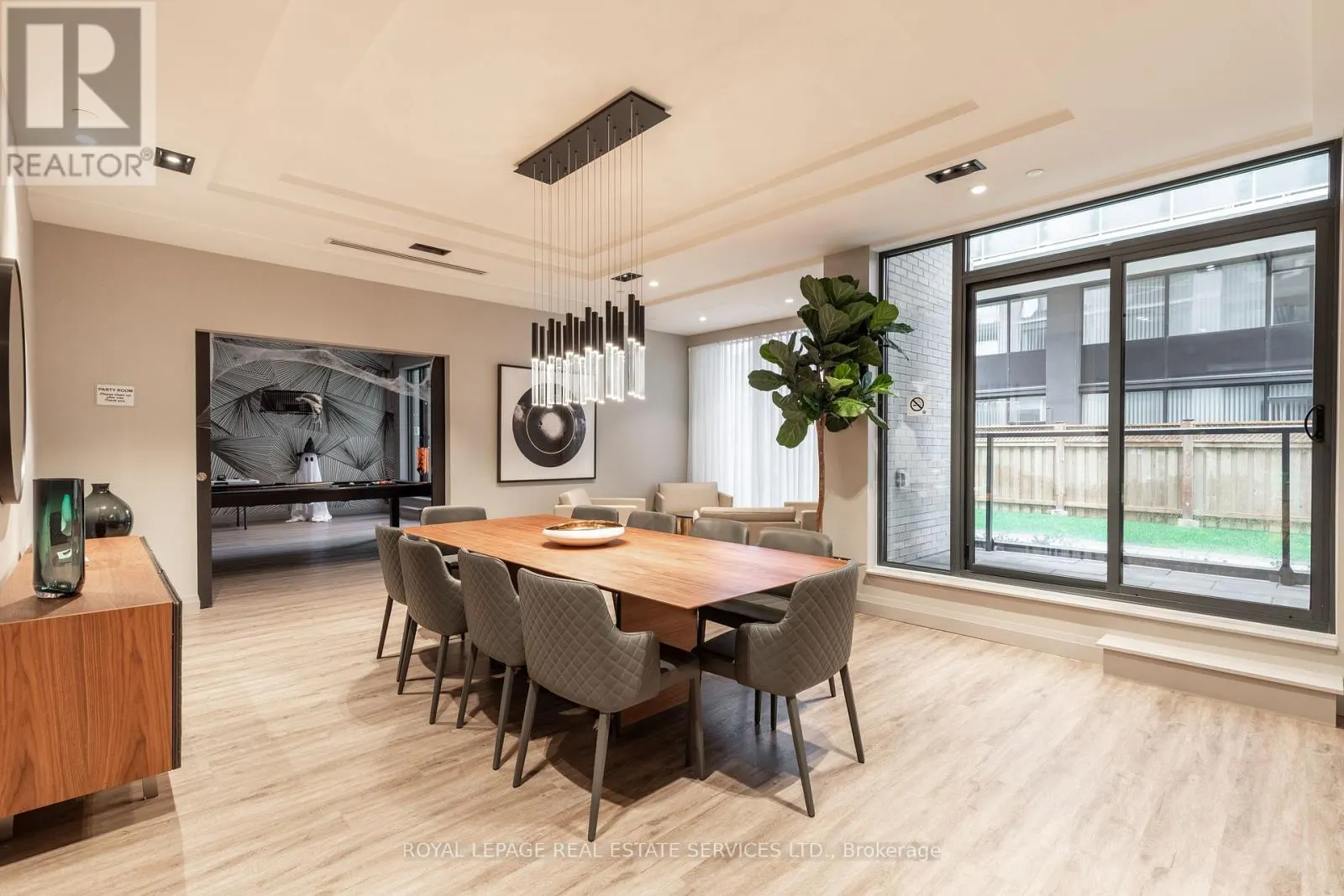 617 - 293 THE KINGSWAY