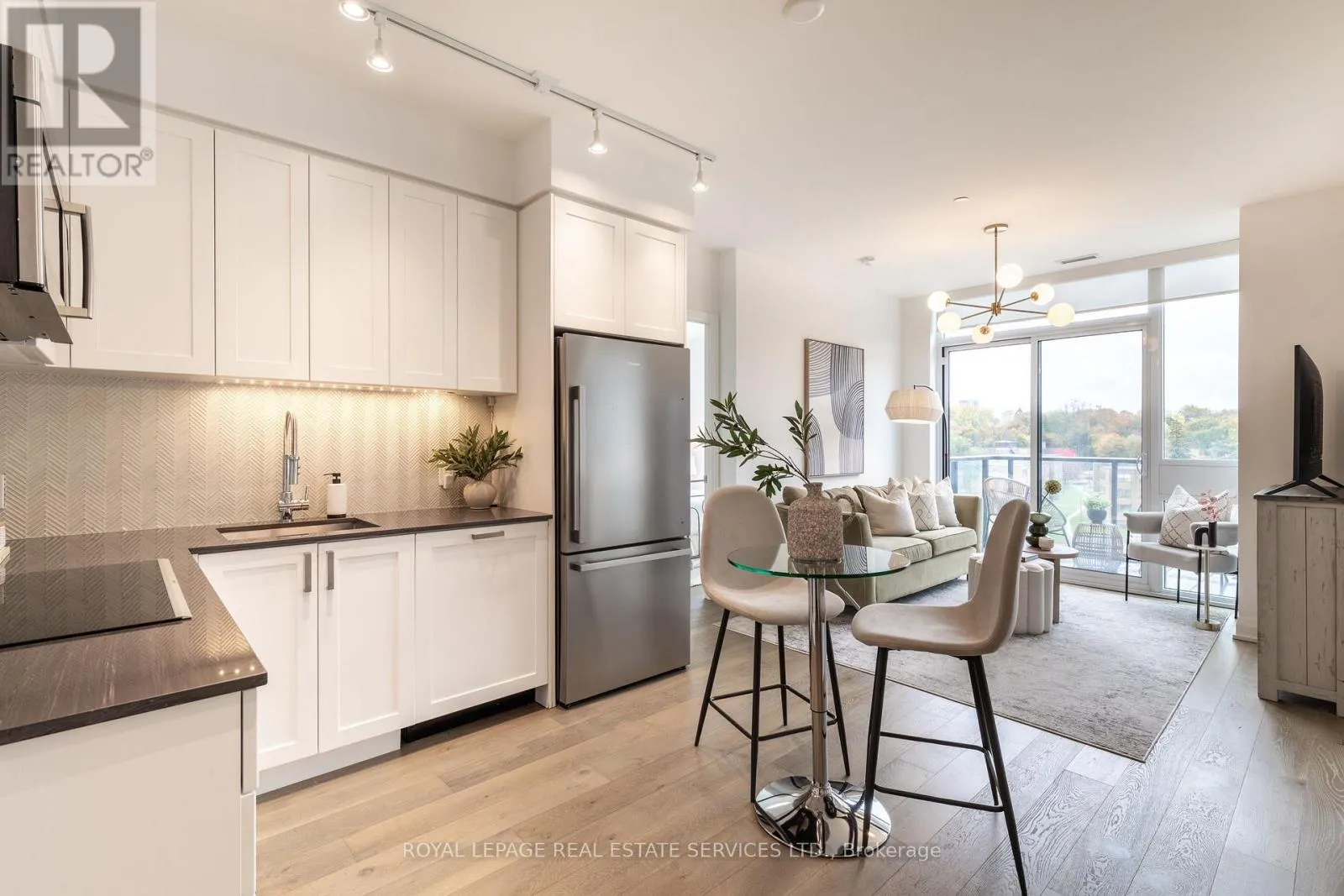 617 - 293 THE KINGSWAY