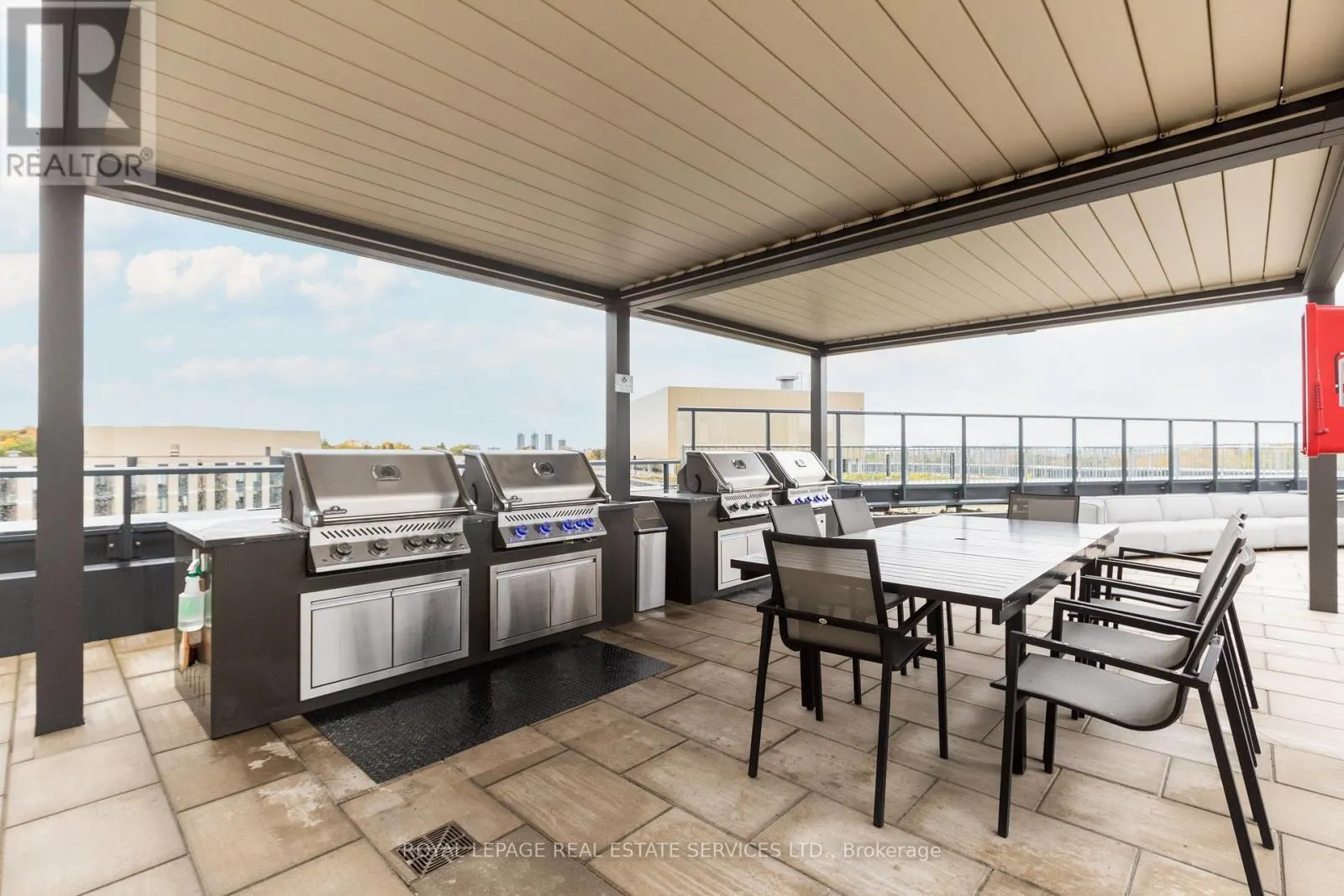 617 - 293 THE KINGSWAY