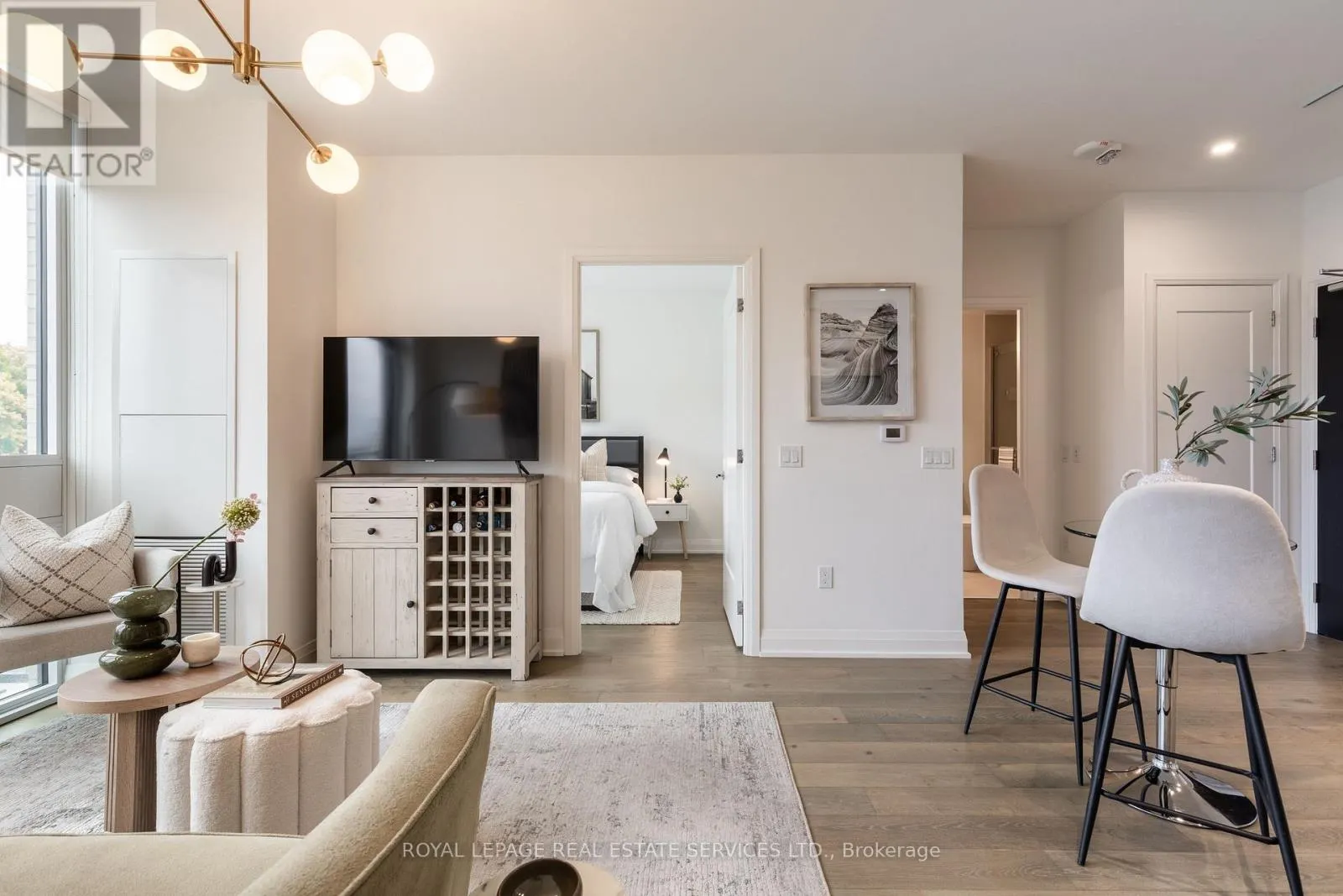 617 - 293 THE KINGSWAY