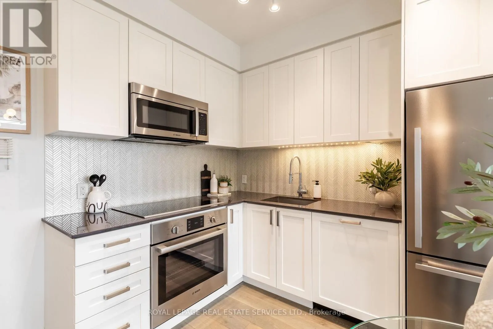 617 - 293 THE KINGSWAY