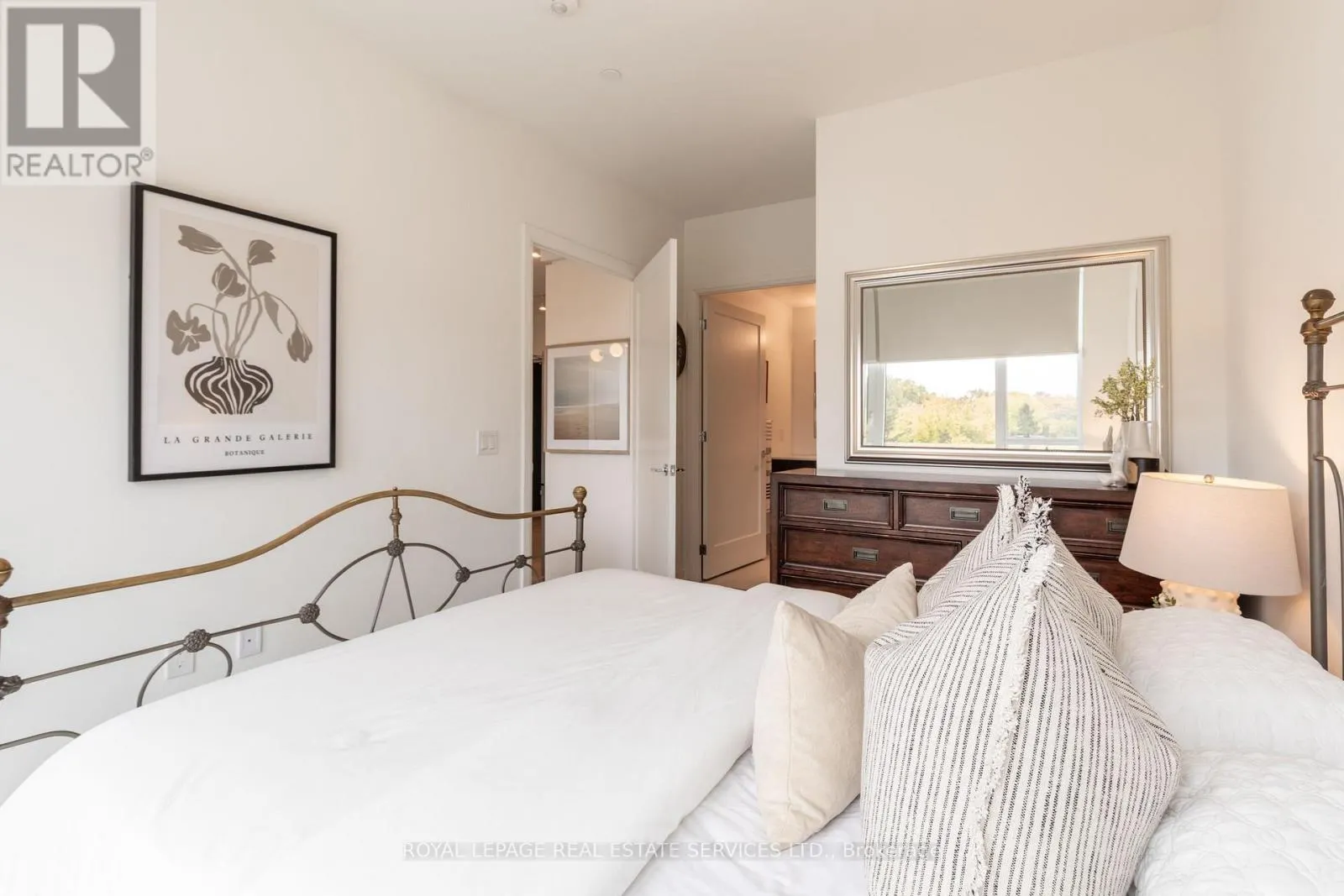 617 - 293 THE KINGSWAY