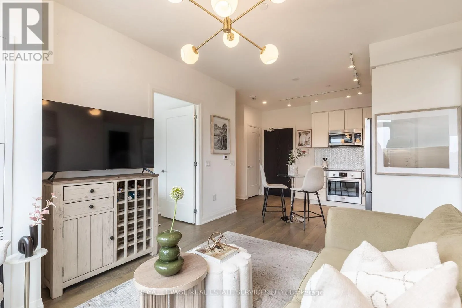 617 - 293 THE KINGSWAY