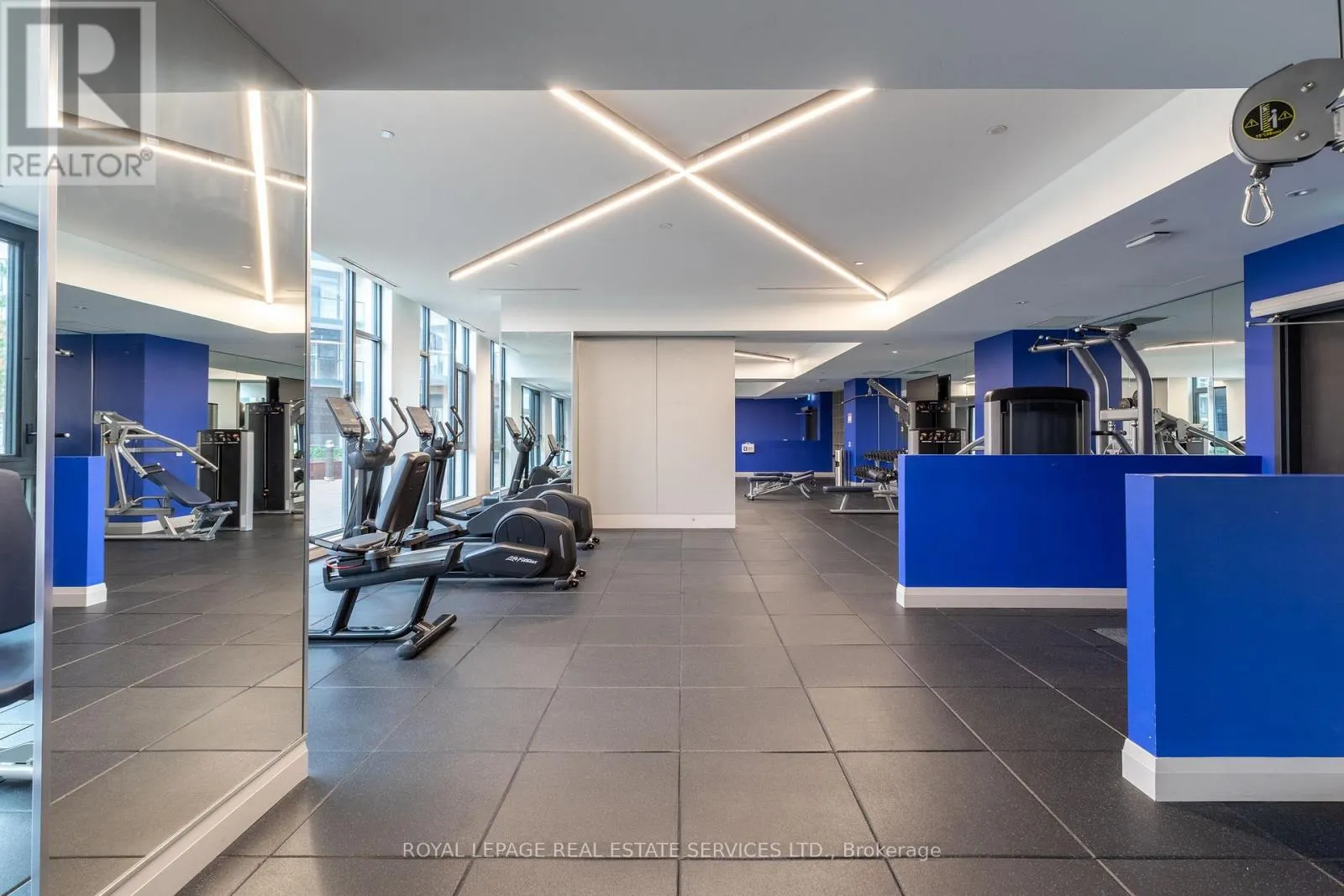 617 - 293 THE KINGSWAY