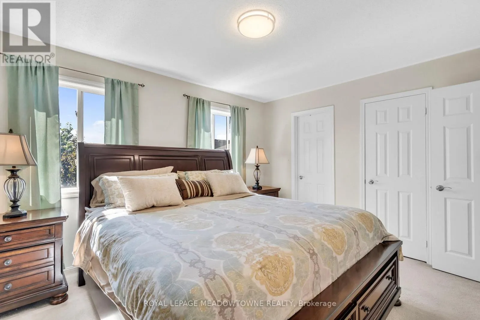 583 CAVERHILL CRESCENT