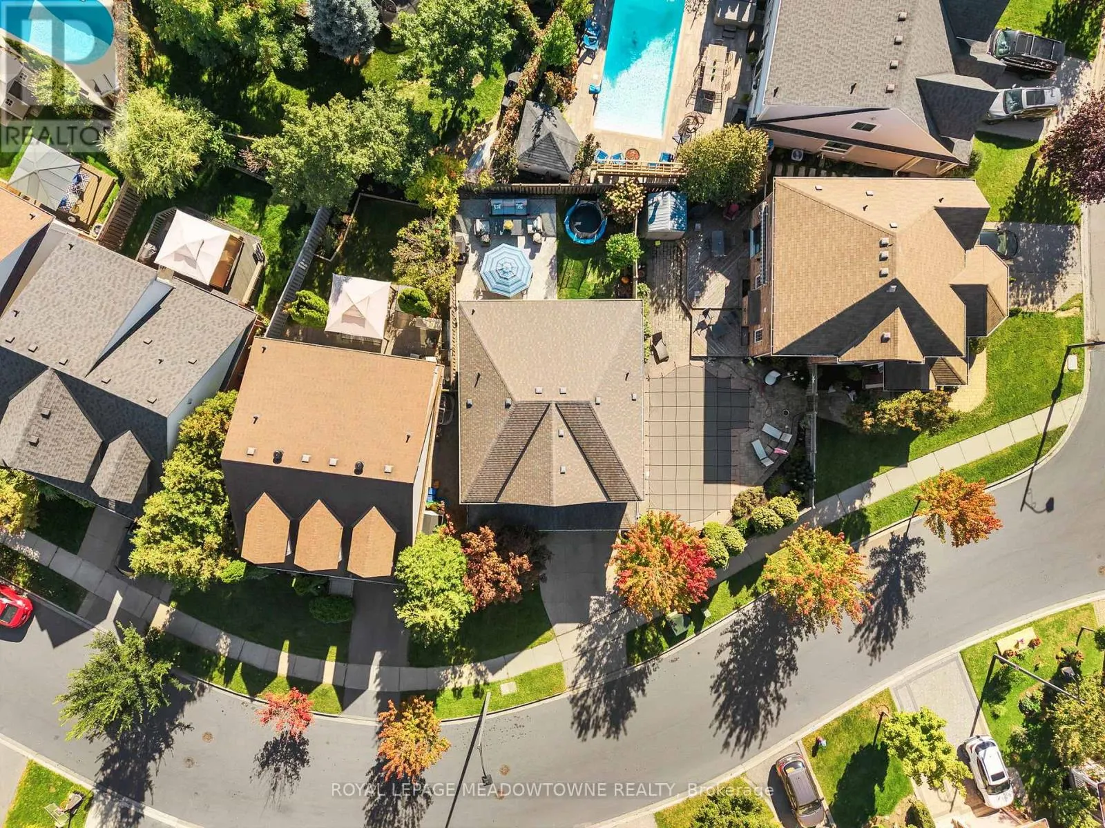 583 CAVERHILL CRESCENT