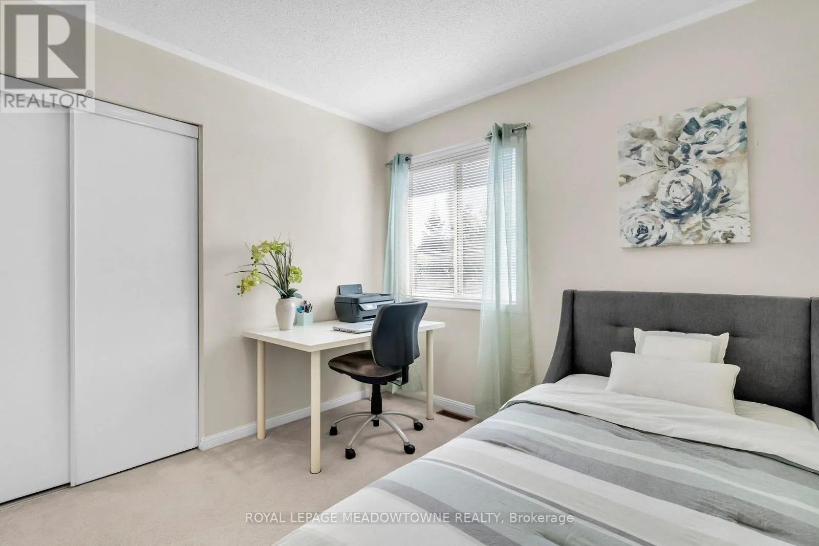 583 CAVERHILL CRESCENT