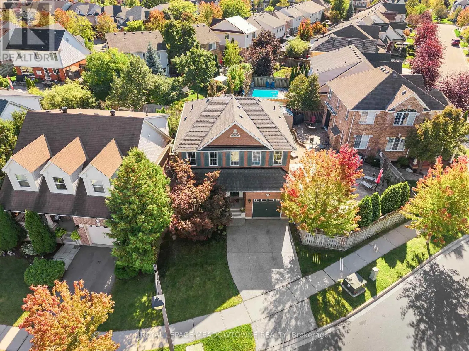 583 CAVERHILL CRESCENT