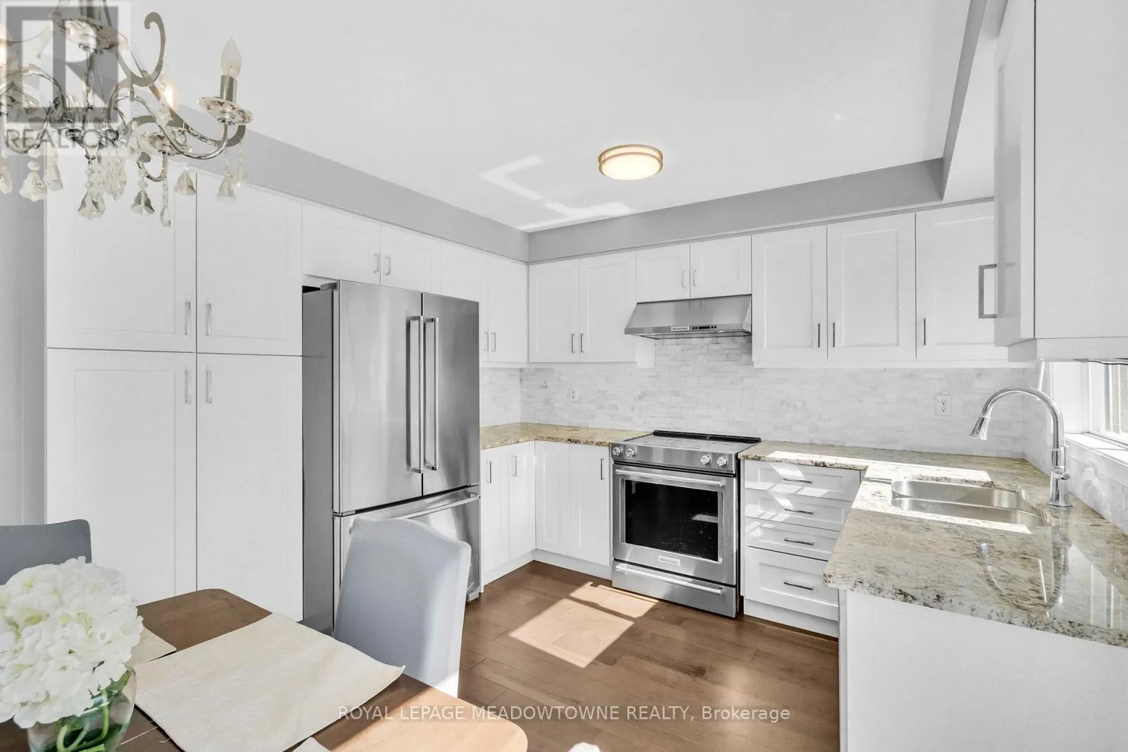 583 CAVERHILL CRESCENT