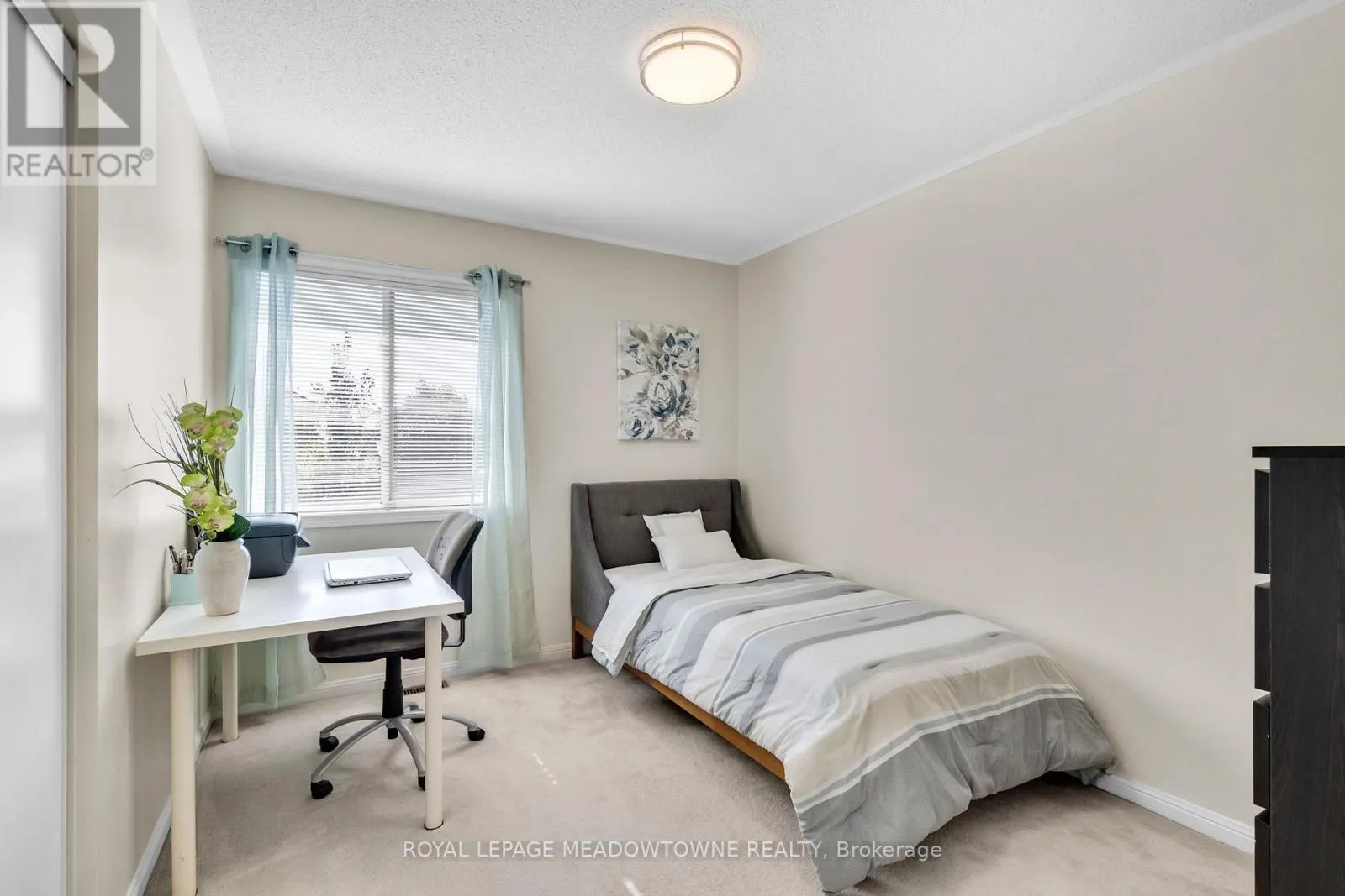 583 CAVERHILL CRESCENT