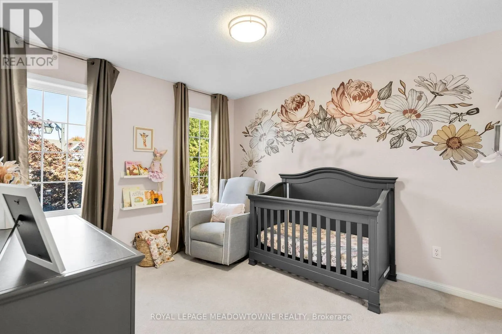 583 CAVERHILL CRESCENT