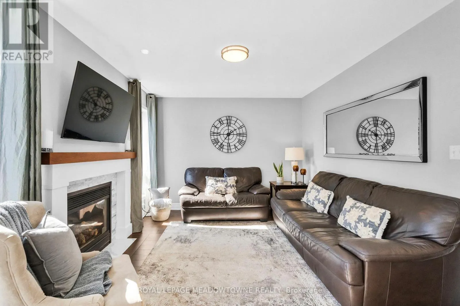 583 CAVERHILL CRESCENT