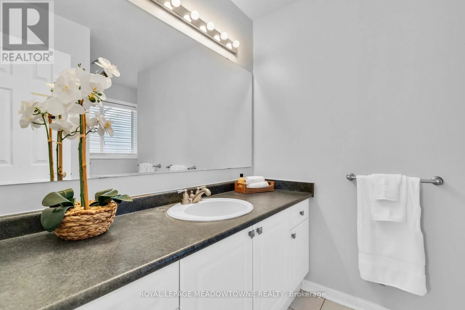 583 CAVERHILL CRESCENT