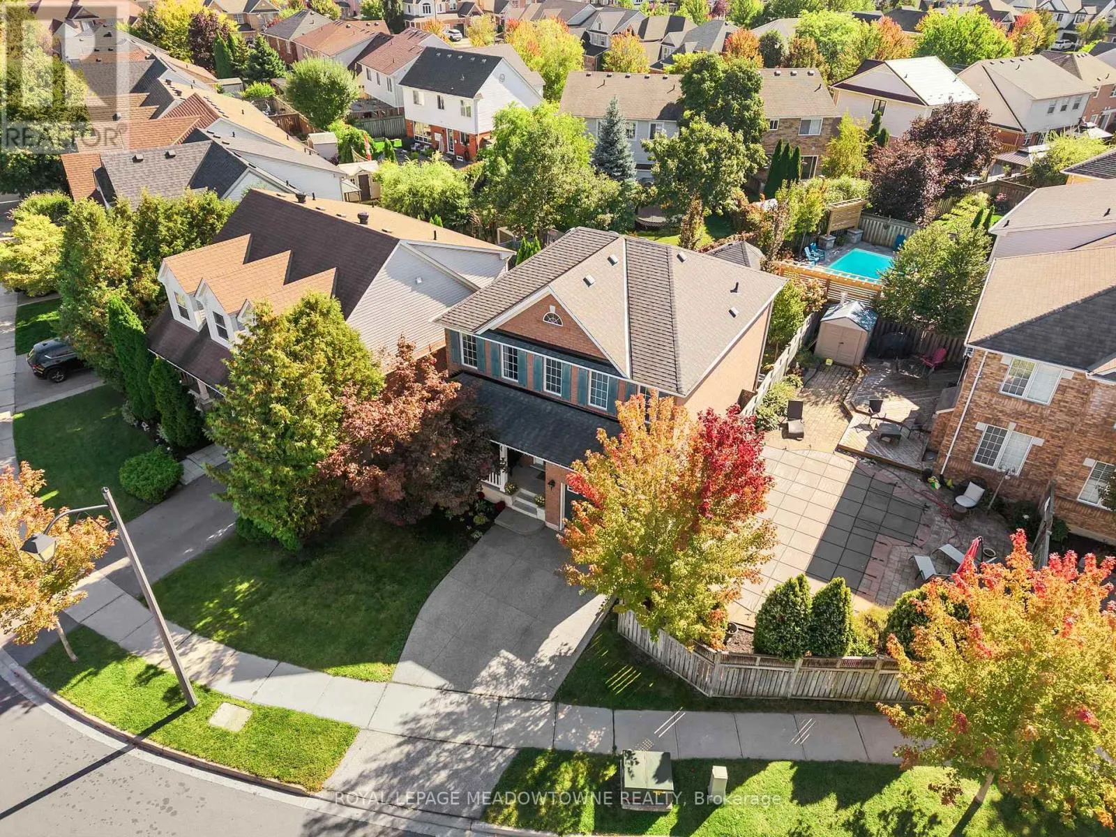 583 CAVERHILL CRESCENT