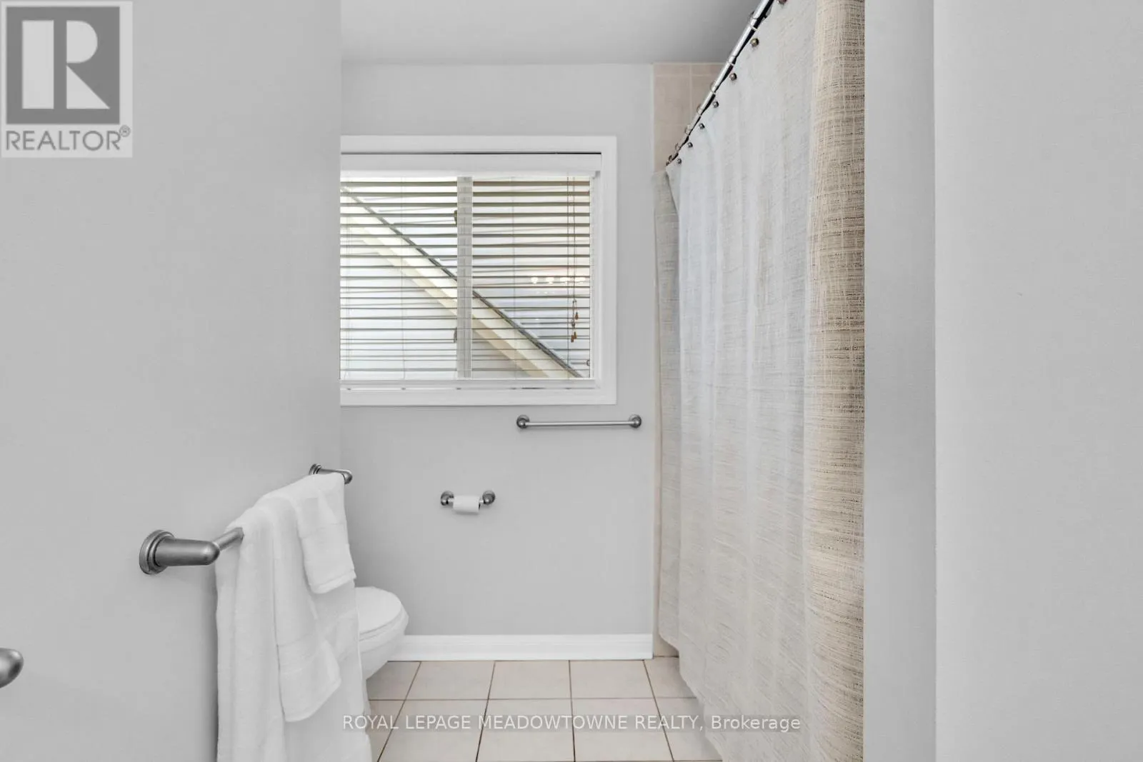 583 CAVERHILL CRESCENT