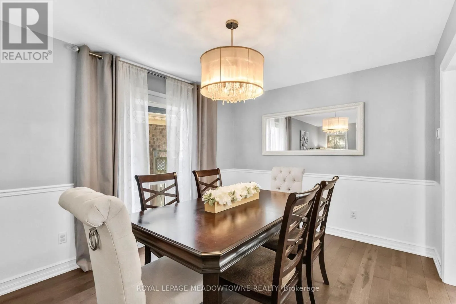 583 CAVERHILL CRESCENT