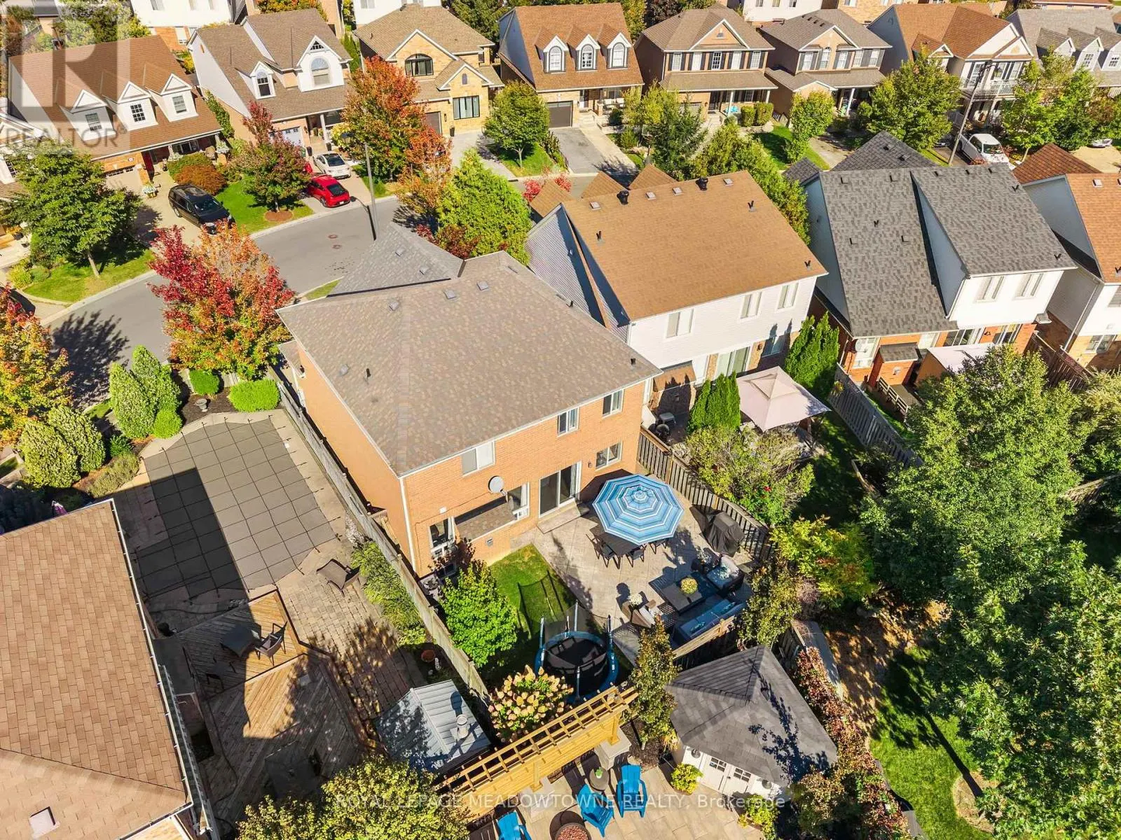 583 CAVERHILL CRESCENT