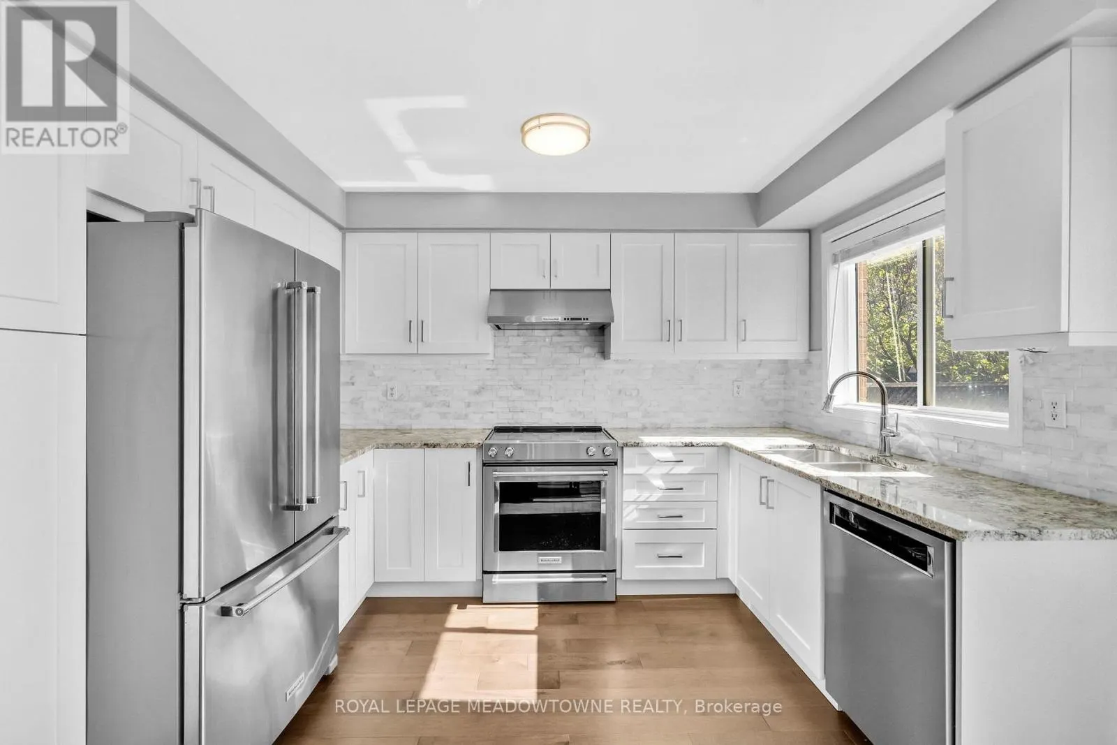 583 CAVERHILL CRESCENT