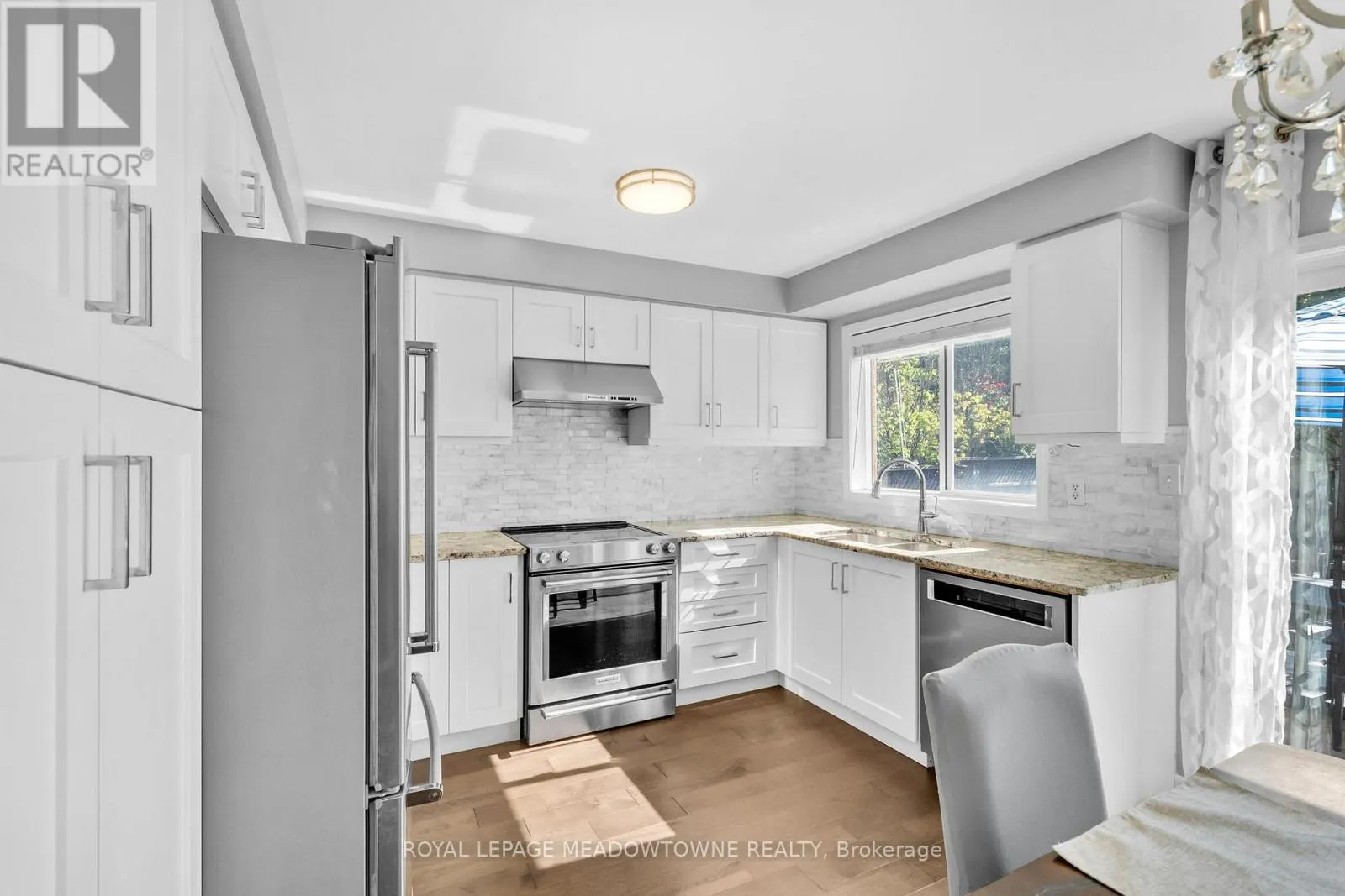 583 CAVERHILL CRESCENT