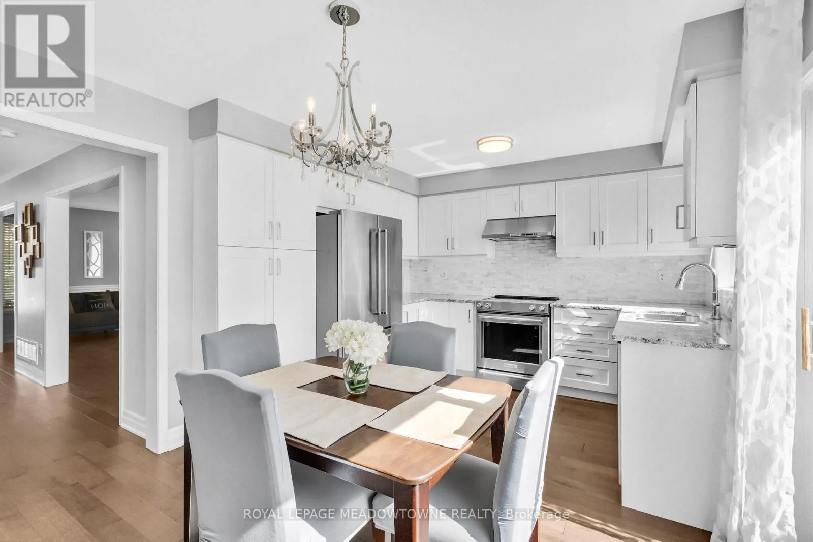 583 CAVERHILL CRESCENT