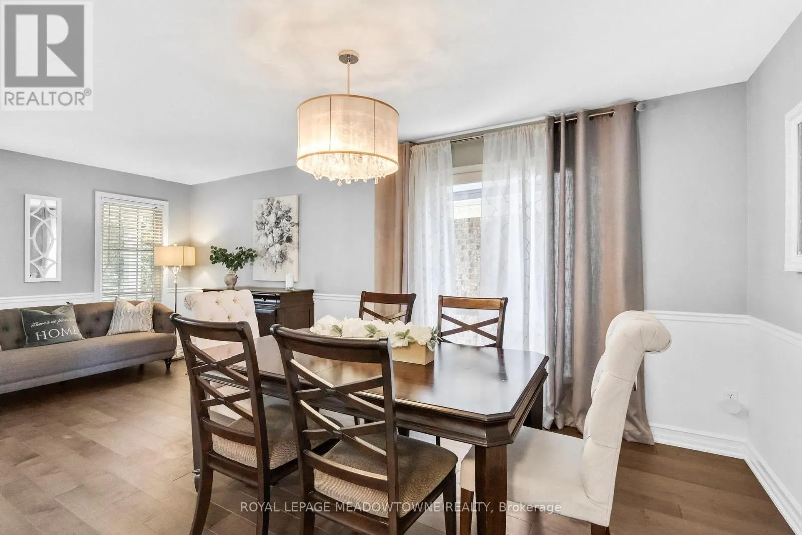 583 CAVERHILL CRESCENT