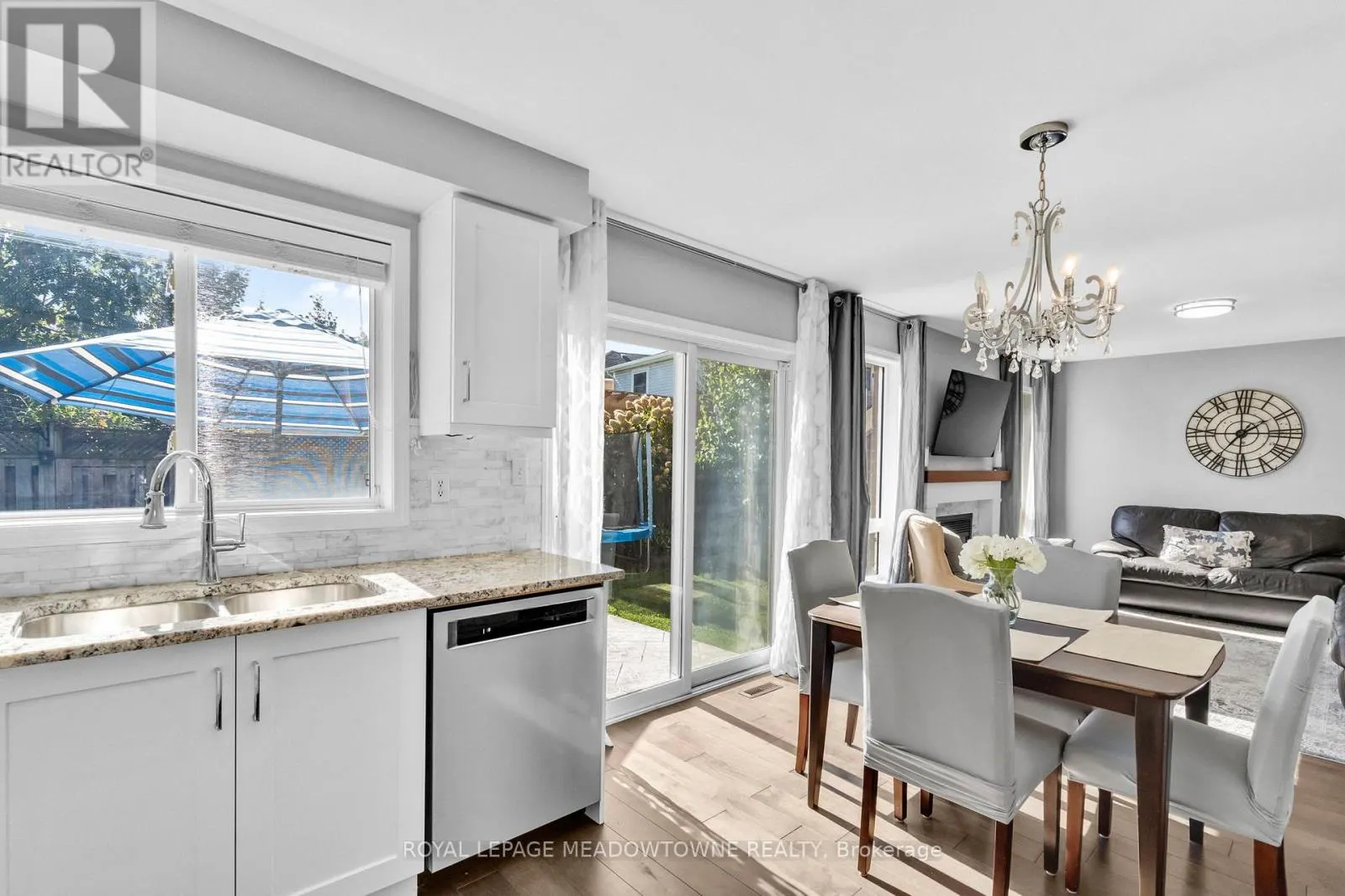 583 CAVERHILL CRESCENT