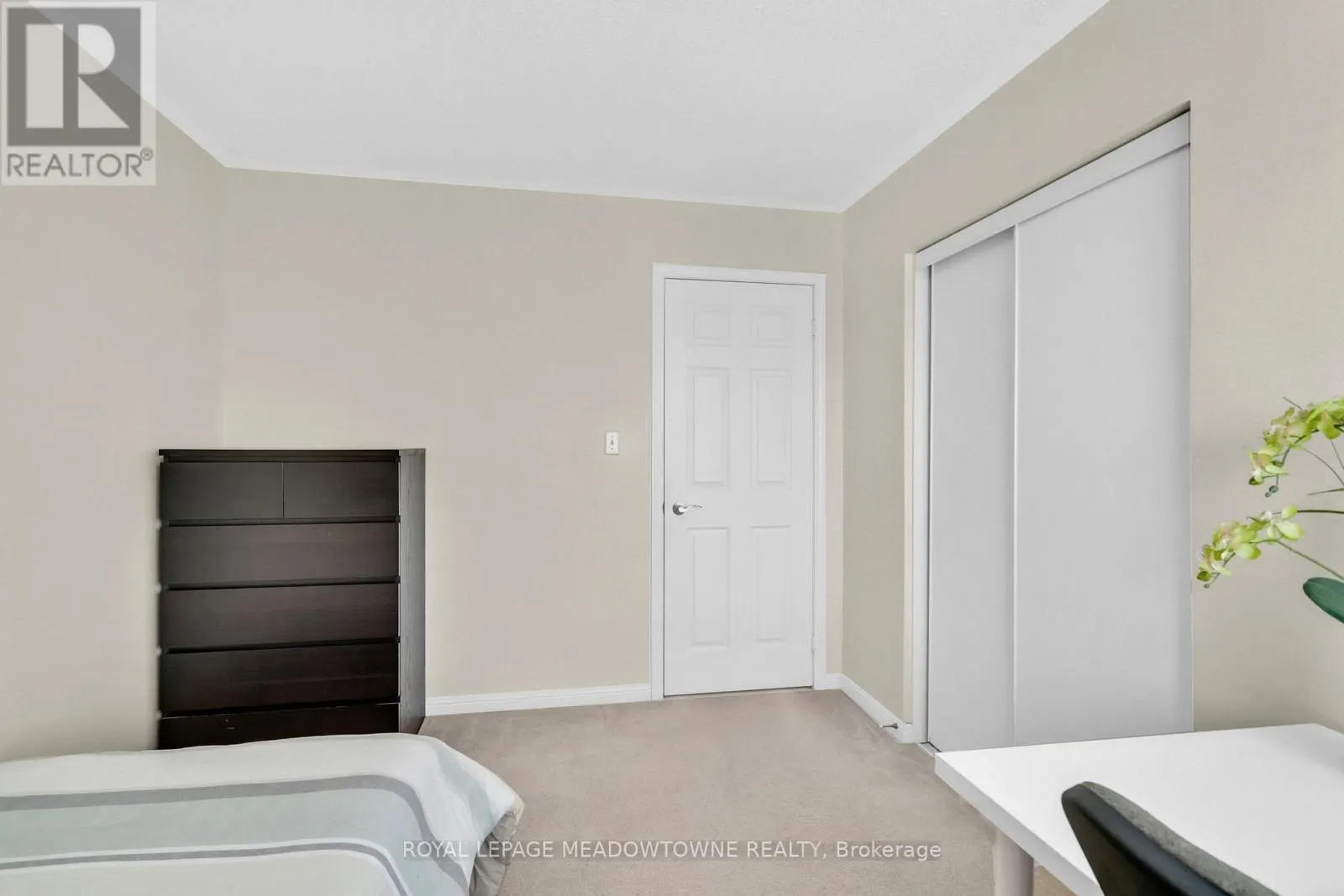 583 CAVERHILL CRESCENT