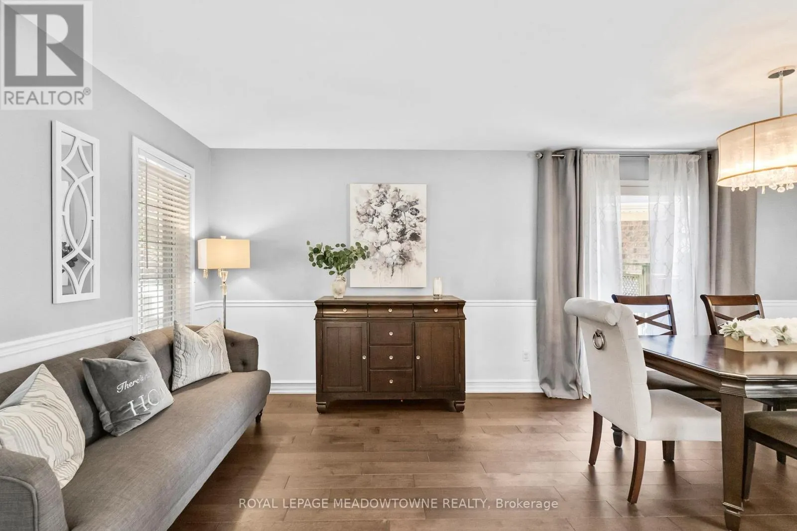 583 CAVERHILL CRESCENT