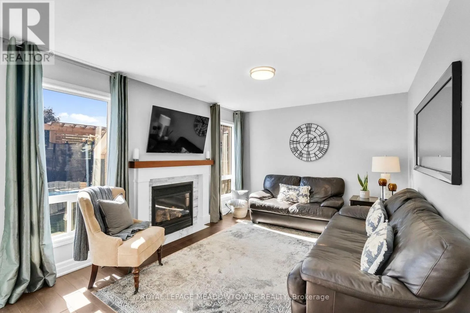 583 CAVERHILL CRESCENT