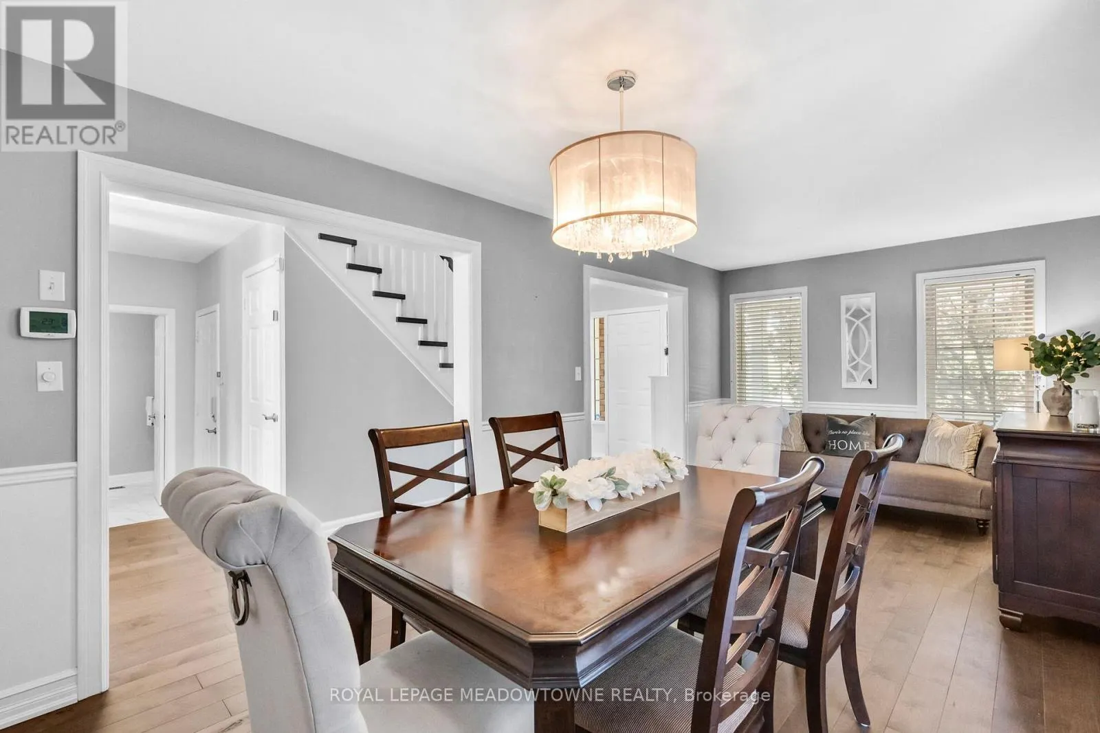 583 CAVERHILL CRESCENT