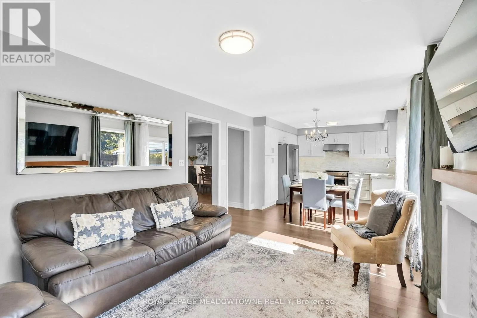 583 CAVERHILL CRESCENT