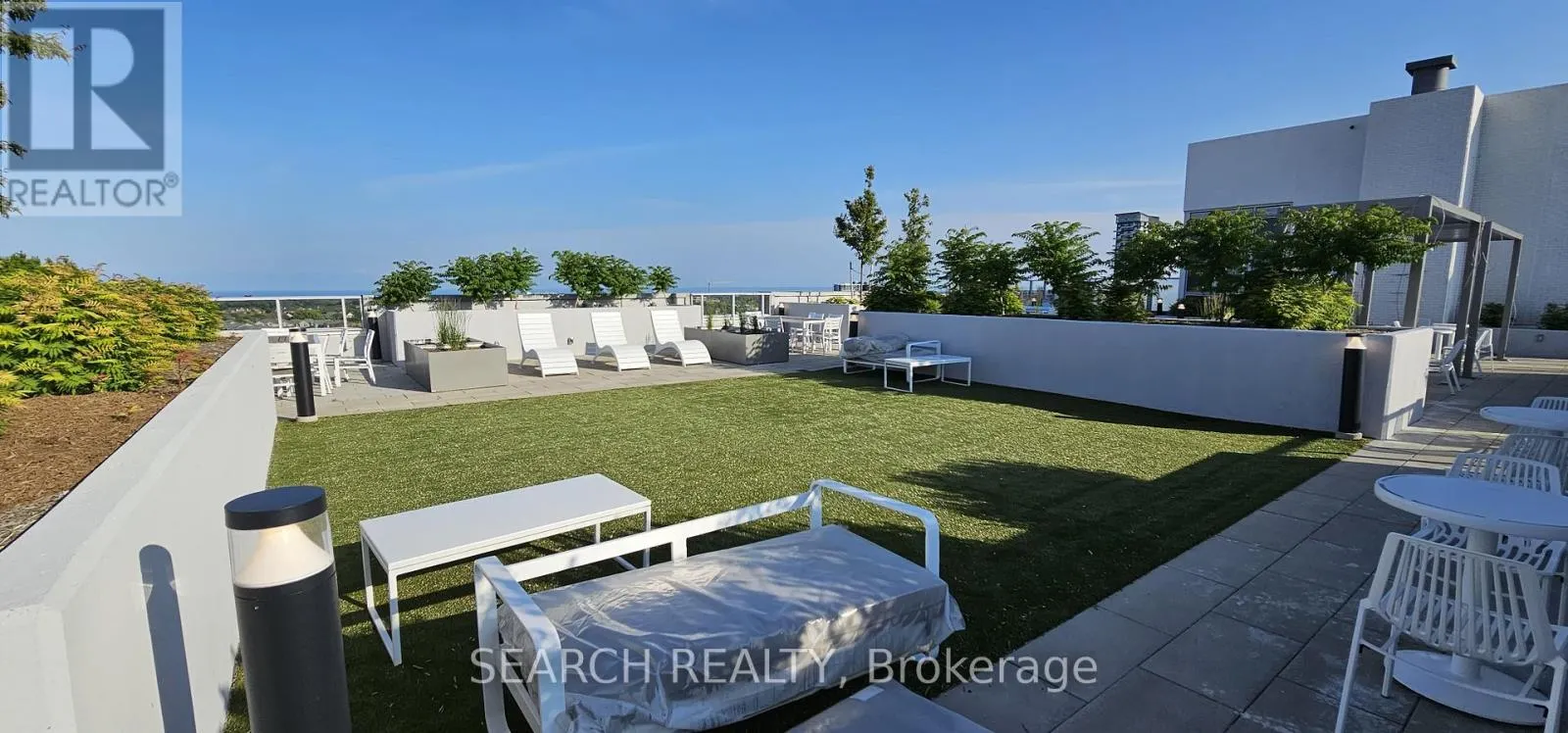 301 - 412 SILVER MAPLE ROAD