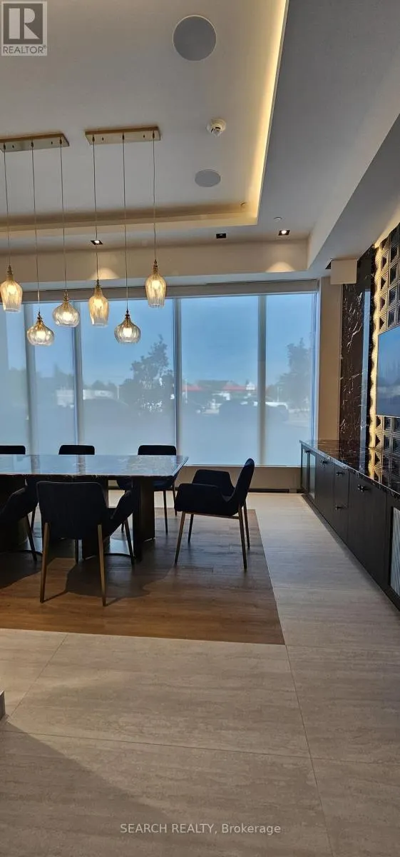 301 - 412 SILVER MAPLE ROAD