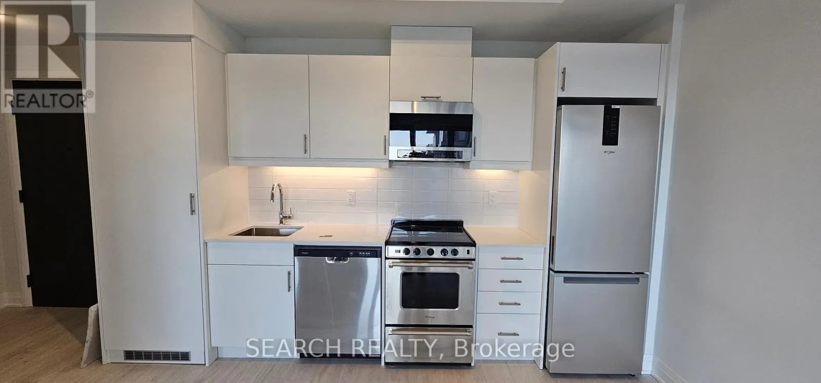 301 - 412 SILVER MAPLE ROAD