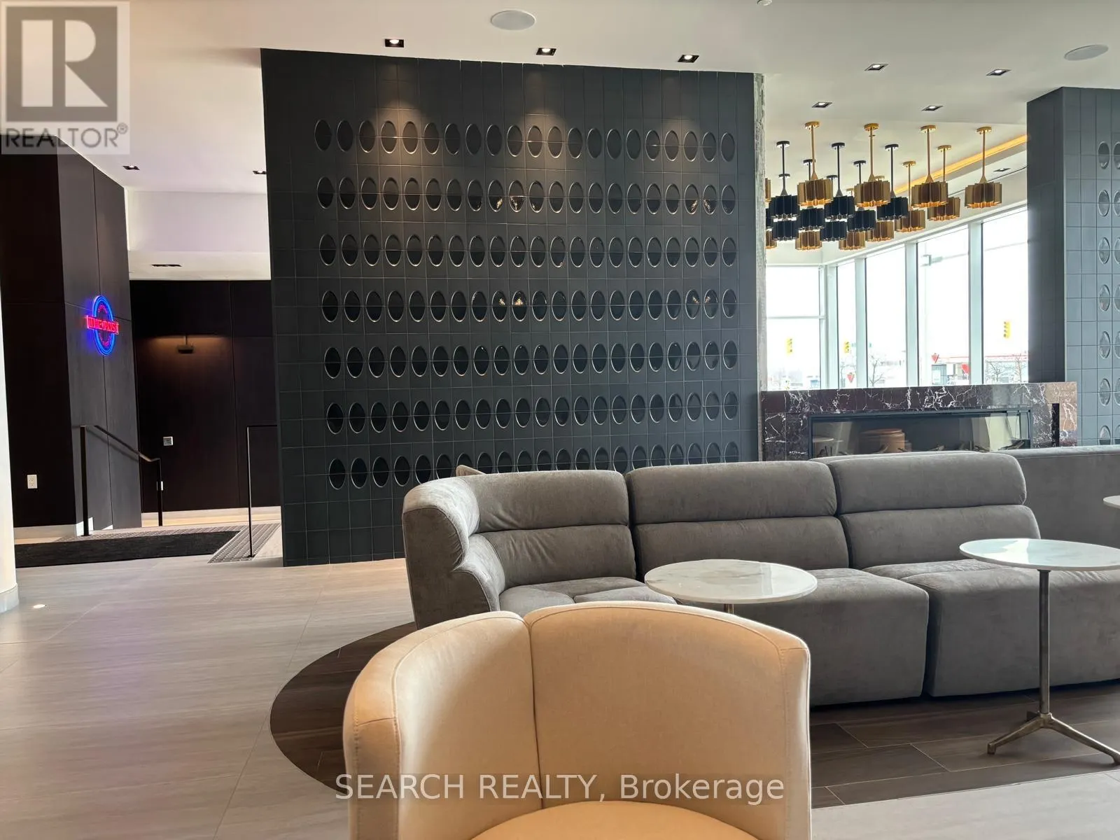 301 - 412 SILVER MAPLE ROAD