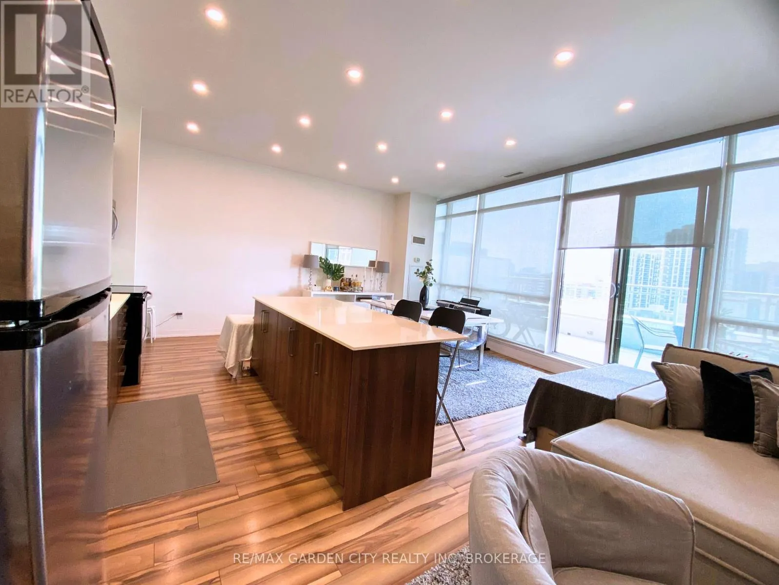 1402/PH2 - 5101 DUNDAS STREET W, #1402/PH2