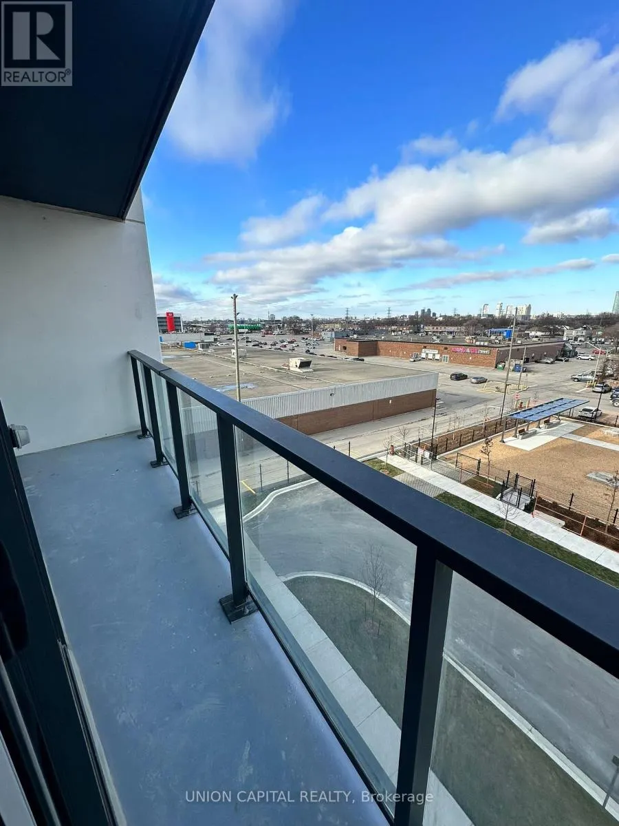 513 - 36 ZORRA STREET N