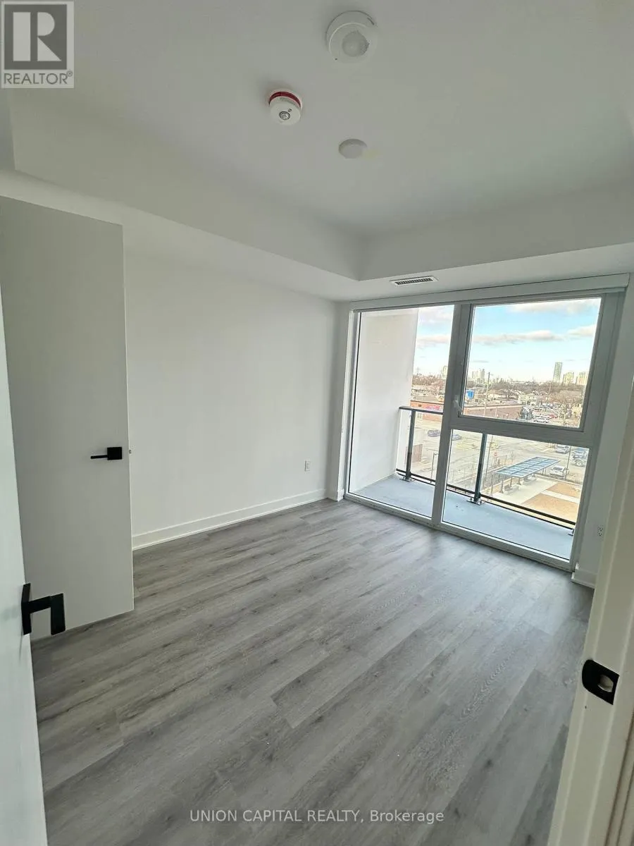 513 - 36 ZORRA STREET N