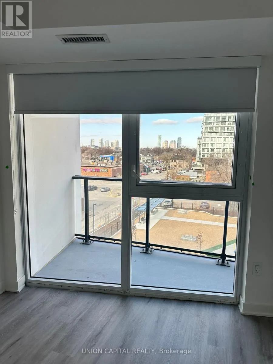 513 - 36 ZORRA STREET N